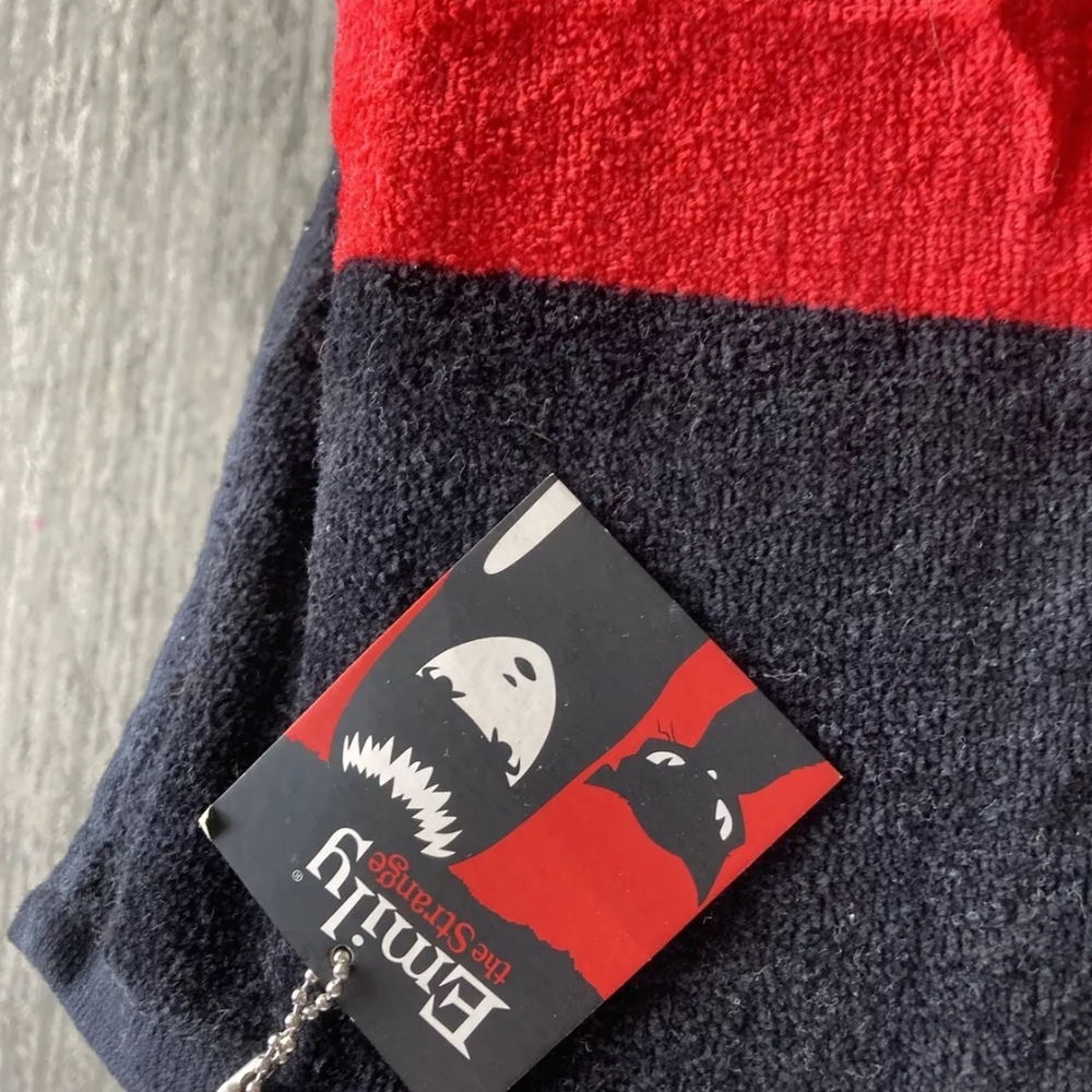Black and Red Emily Strange Skull Towel,RARE - Picture 2 of 4